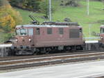 Elektrische Lokomotiven/790752/240885---bls-lokomotive---nr-195 (240'885) - BLS-Lokomotive - Nr. 195 - am 10. Oktober 2022 im Bahnhof Kandersteg