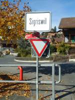Ortstafeln/284102/136679---ortsbeginn-von-sigriswil- (136'679) - Ortsbeginn von Sigriswil + Kein Vortritt am 31. Oktober 2011