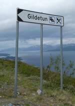 (288'382) - Wegweiser zum Hotel Gildetun am 13. Juni 2026 in S�rstraumen