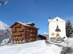gaststatten/410321/158428---chalet-matterhornblick-und-kapelle (158'428) - Chalet Matterhornblick und Kapelle in Grchen am 18. Januar 2015
