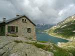 hauser/306428/145971---militaerhuette-am-lago-di (145'971) - Militrhtte am Lago di Lucendro am Gotthardpass am 20. Juli 2013