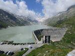 (265'170) - Oberaar Stausee mit Oberaar Bergstation am 28. Juli 2024 in Oberaar