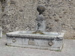 (172'907) - Brunnen von 1883 am 13. Juli 2016 beim Schloss Grandson