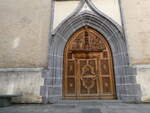 (241'203) - Geschnitztes Tor der Katholischen Kirche am 13. Oktober 2022 in Poschiavo