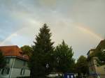 (133'983) - Regenbogen im Lerchenfeld bei Thun am 6. Juni 2011