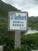 (140'367) - Alte Ortstafel auf dem Gotthardpass am 1.