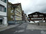 (249'116) - Strasse und Häuser am 25. April 2023 in Appenzell