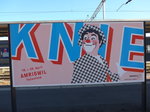 Kultur/492195/169949---knie-plakat-am-12-april (169'949) - KNIE-Plakat am 12. April 2016 im Bahnhof Romanshorn