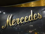 logos/593891/186330---altes-mercedes-logo-am-12 (186'330) - Altes Mercedes-Logo am 12. November 2017 in Stuttgart, Mercedes-Benz Museum