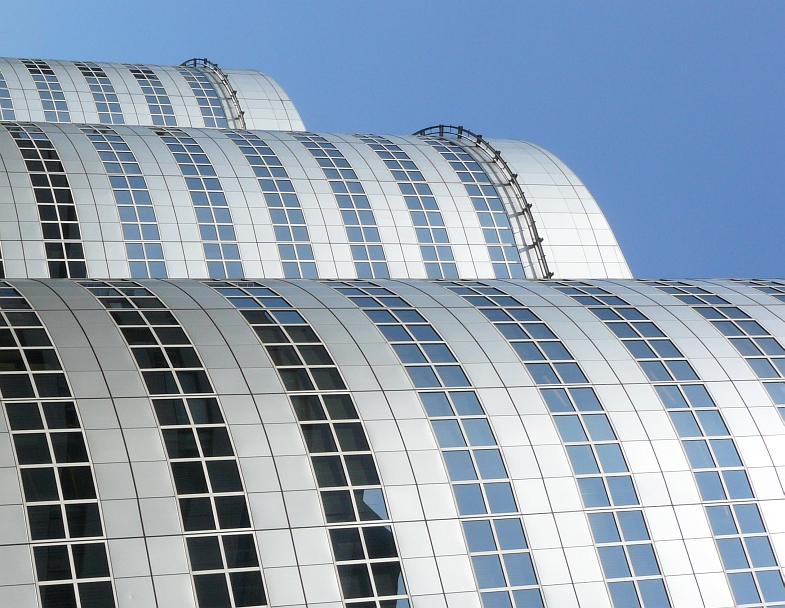 Wie riesige Welle sehen sie aus wann man das Bild wie hier dreht. Rotterdam, Niederlande 29-06-2009.